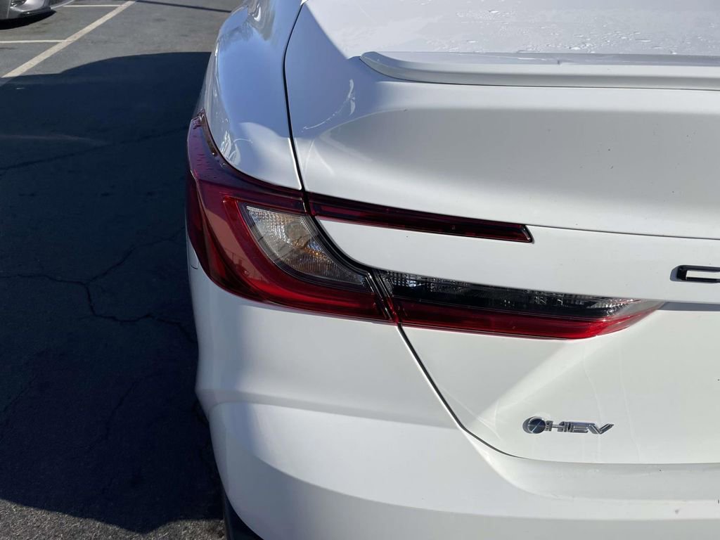 Used 2025 Toyota Camry SE image 19