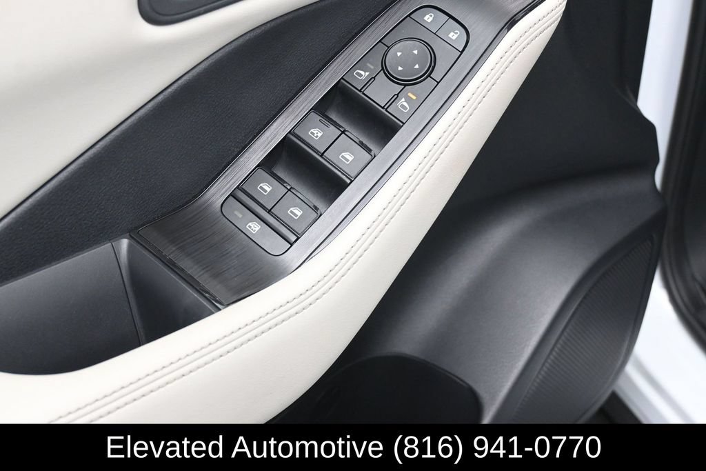 Used 2024 Nissan Rogue SV AWD/4WD image 19