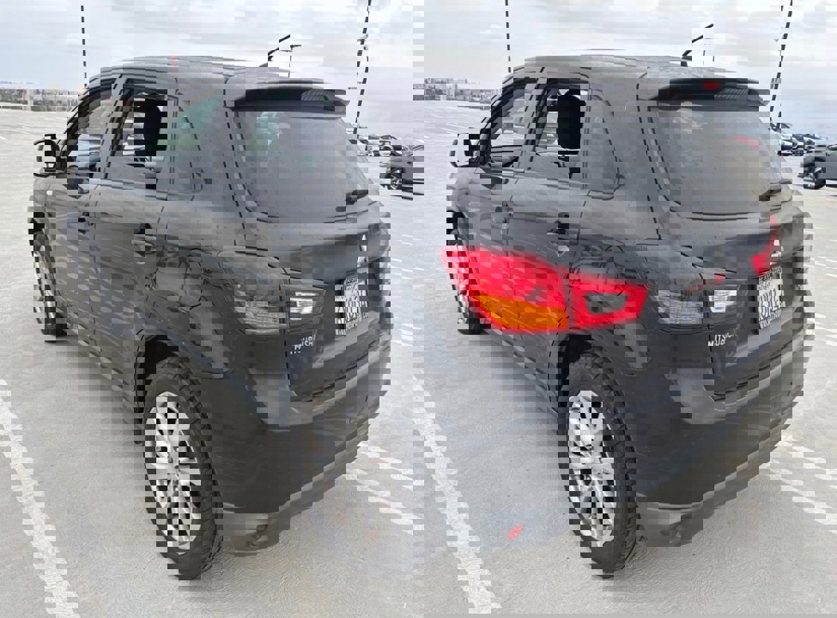 Used 2013 Mitsubishi Outlander Sport ES image 2