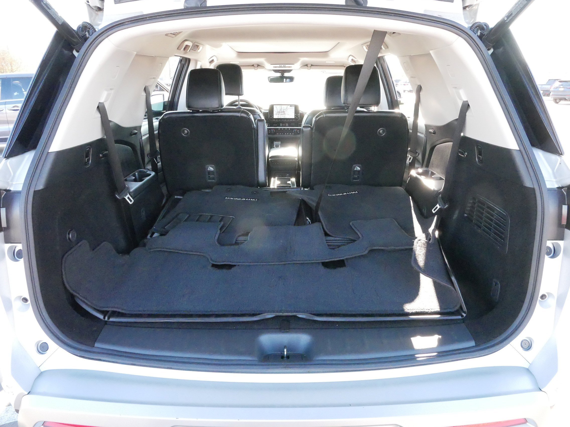 Used 2023 Nissan Pathfinder Platinum w/ Lighting Package (N93) image 18