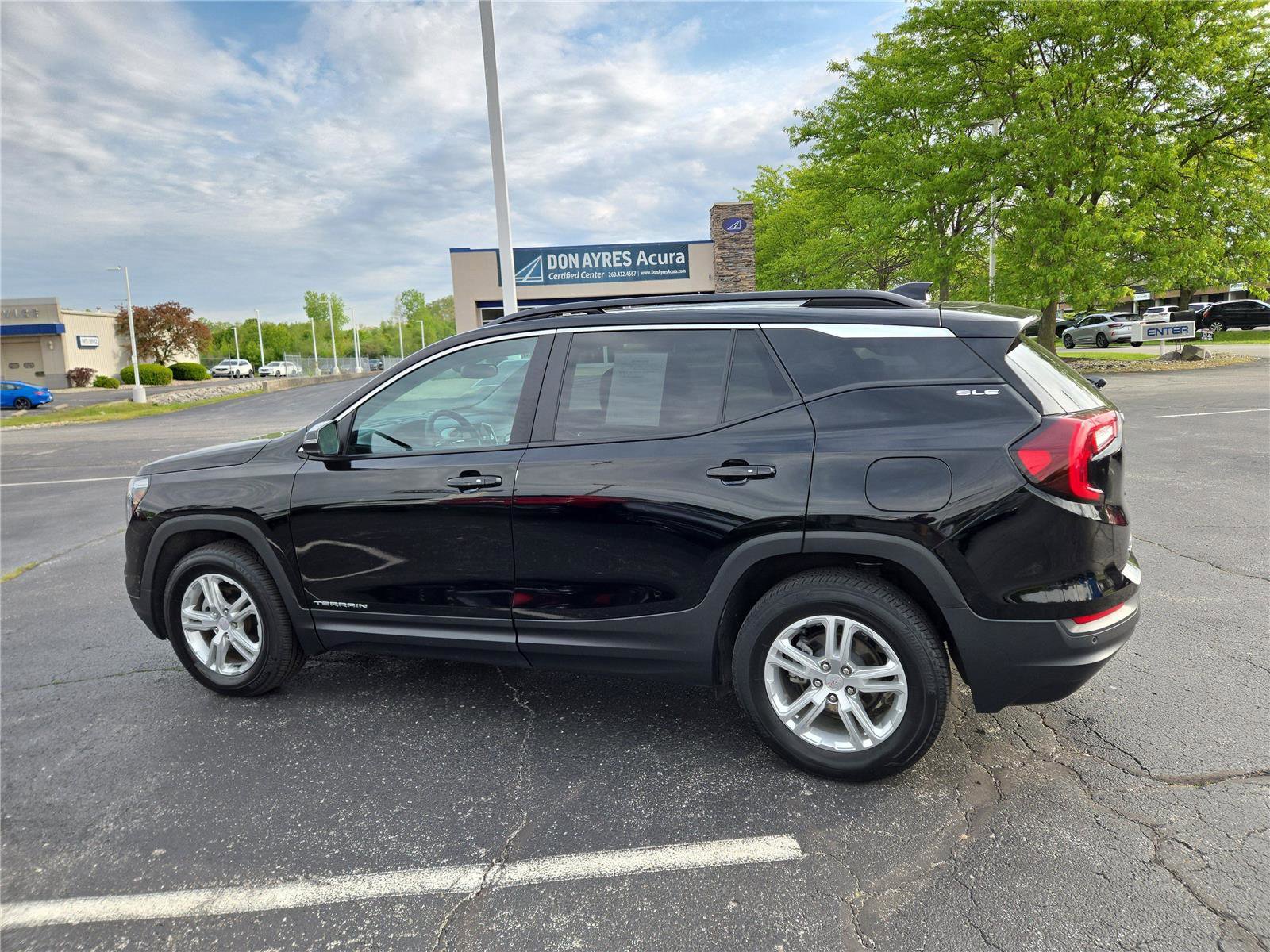 Used 2023 GMC Terrain SLE w/ Driver Convenience Package AWD/4WD image 24