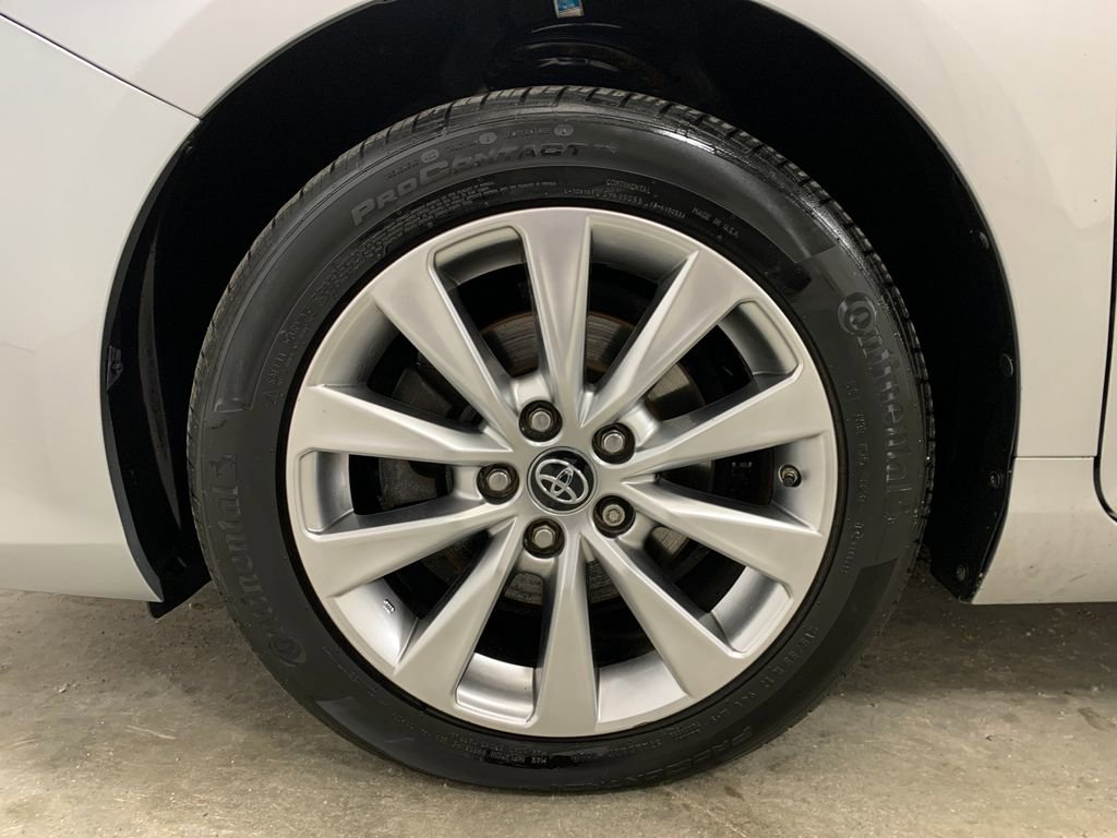 Used 2017 Toyota Camry XLE w/ Moonroof Package image 21