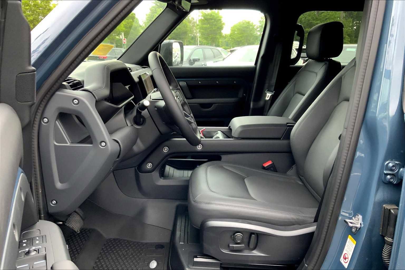 New 2025 Land Rover Defender 110 S image 13