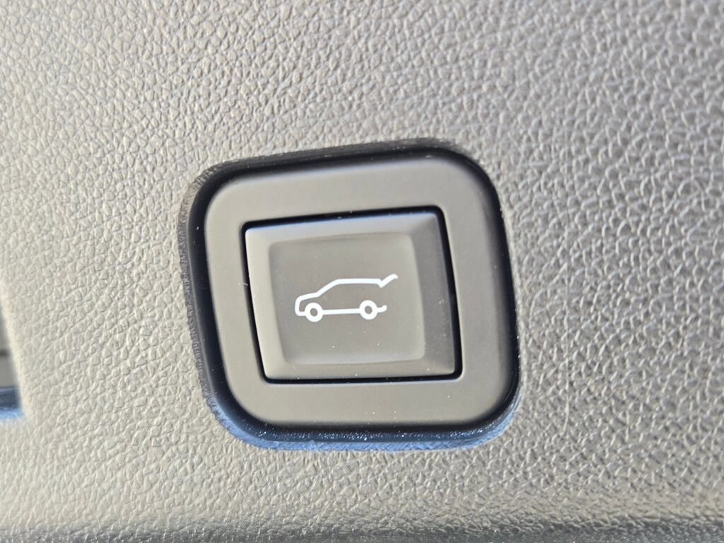 Used 2024 Chevrolet Traverse LT AWD/4WD image 19