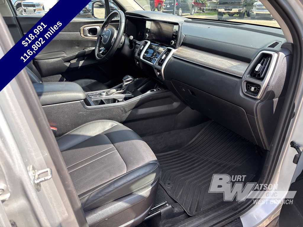 Used 2022 Kia Sorento S w/ Panoramic Sunroof Package AWD/4WD image 12