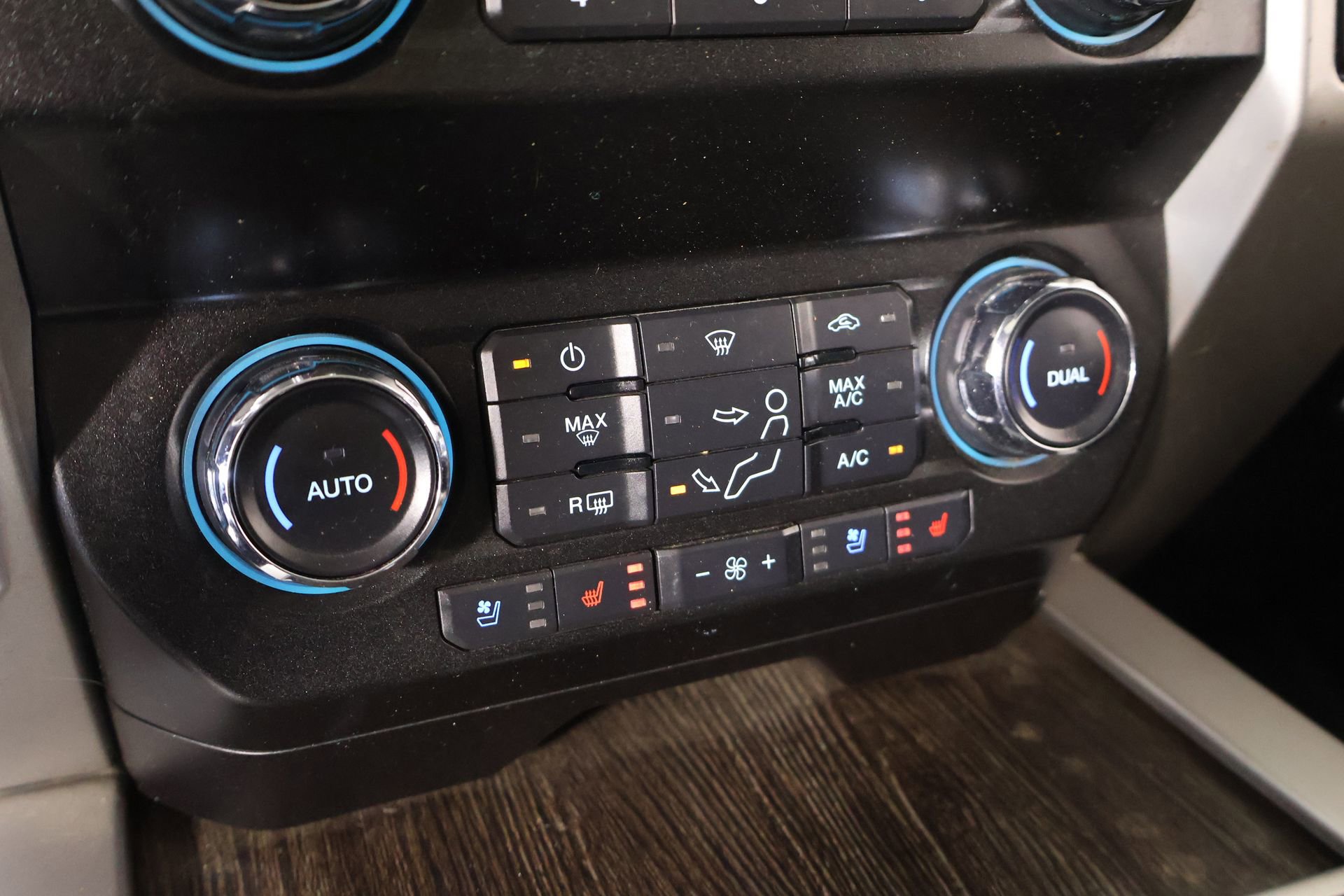 Used 2020 Ford F350 Lariat image 8