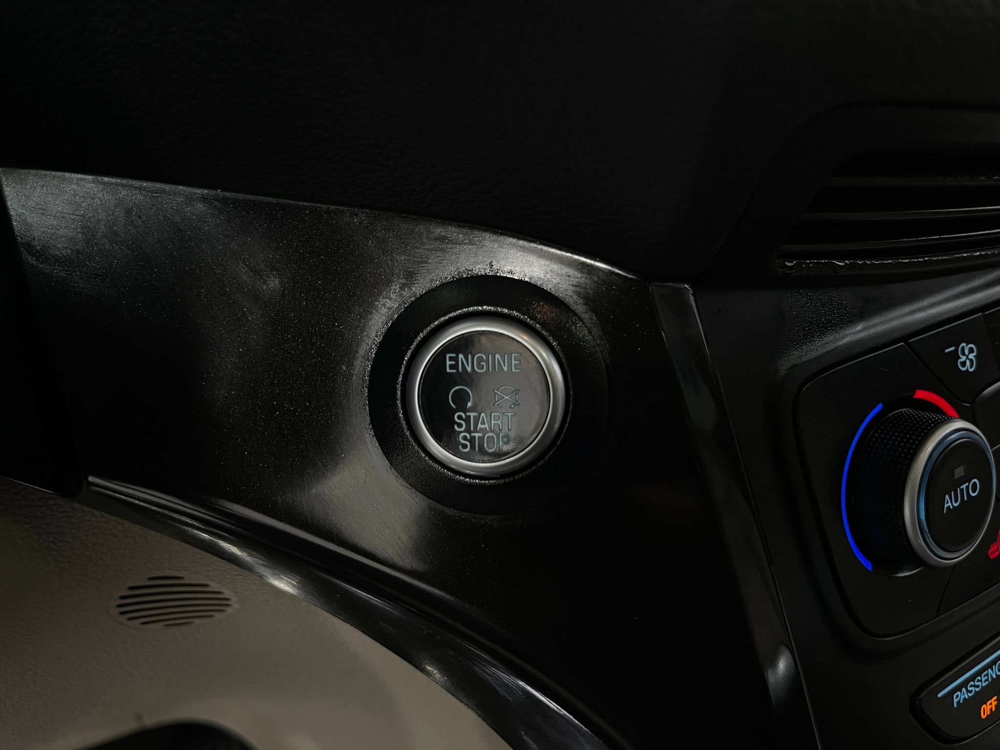 Used 2019 Ford Escape Titanium FWD image 21