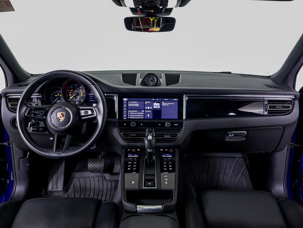 Used 2025 Porsche Macan image 11