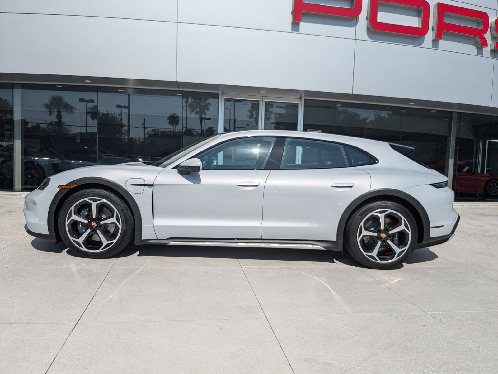 New 2025 Porsche Taycan 4 Cross Turismo AWD/4WD image 2