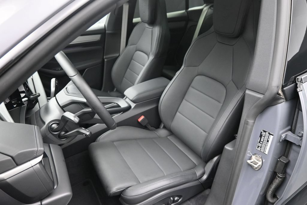 New 2025 Porsche Macan Electric RWD image 8