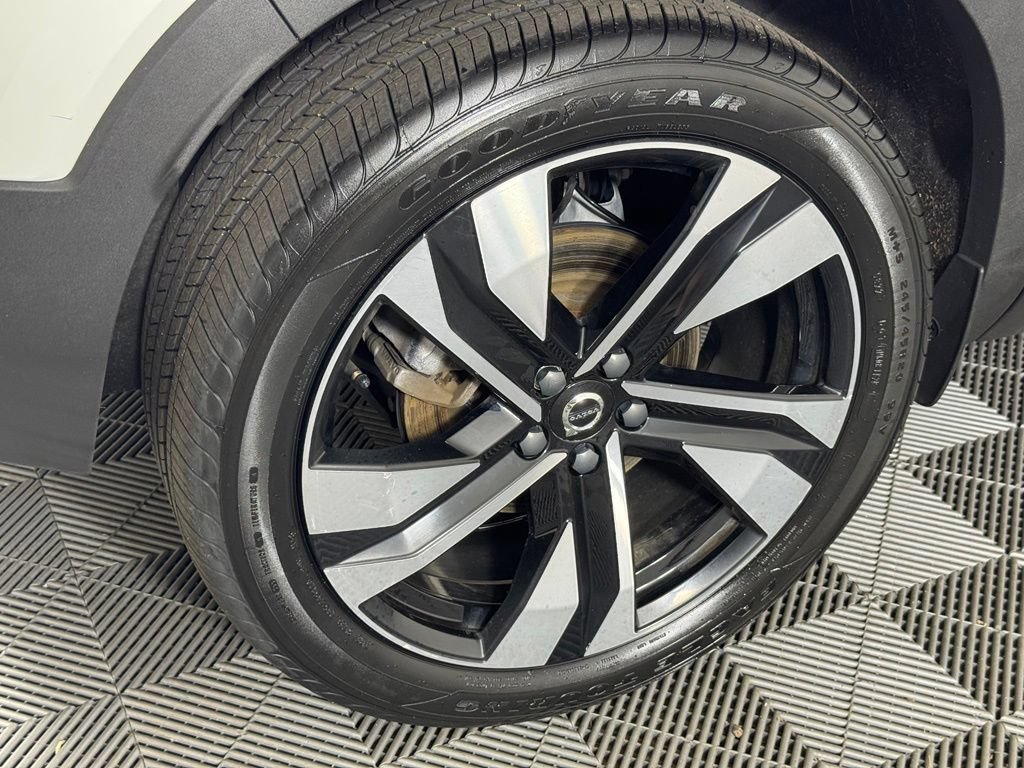 Certified 2023 Volvo XC40 B5 Plus w/ Driver Assist Package AWD/4WD image 8