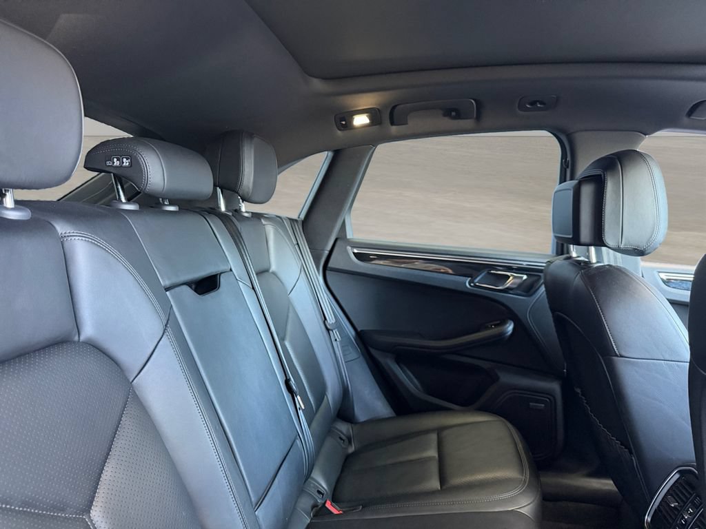 Used 2018 Porsche Macan AWD/4WD image 28