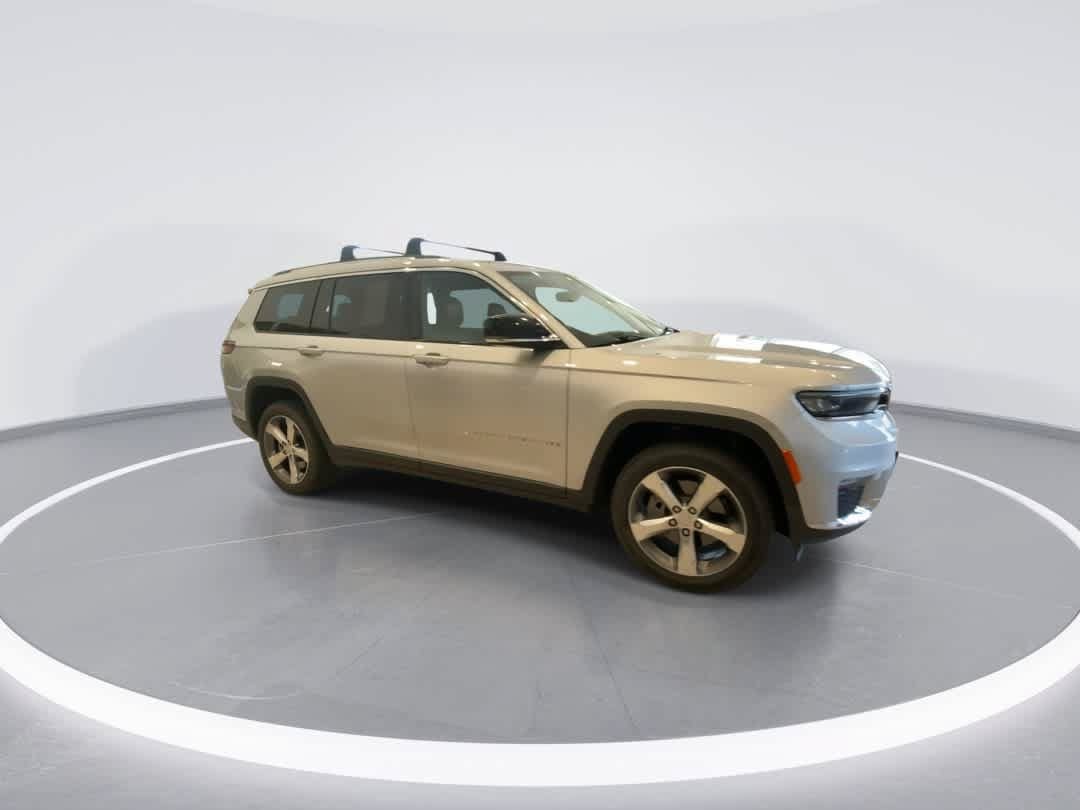Used 2022 Jeep Grand Cherokee L Limited AWD/4WD image 2