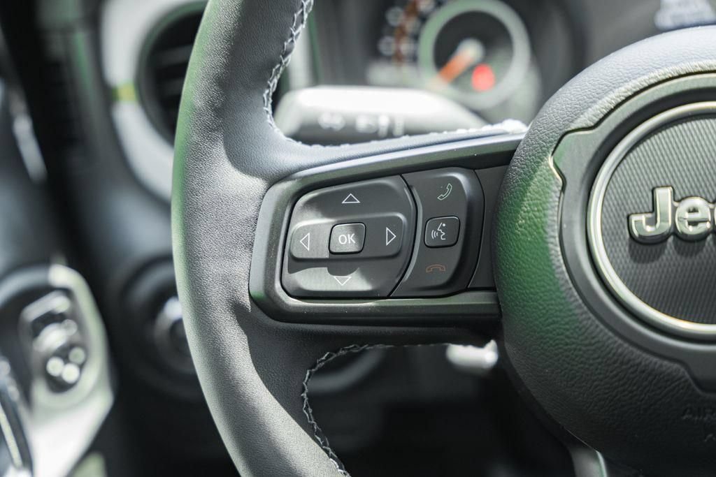 New 2025 Jeep Gladiator Sport AWD/4WD image 32
