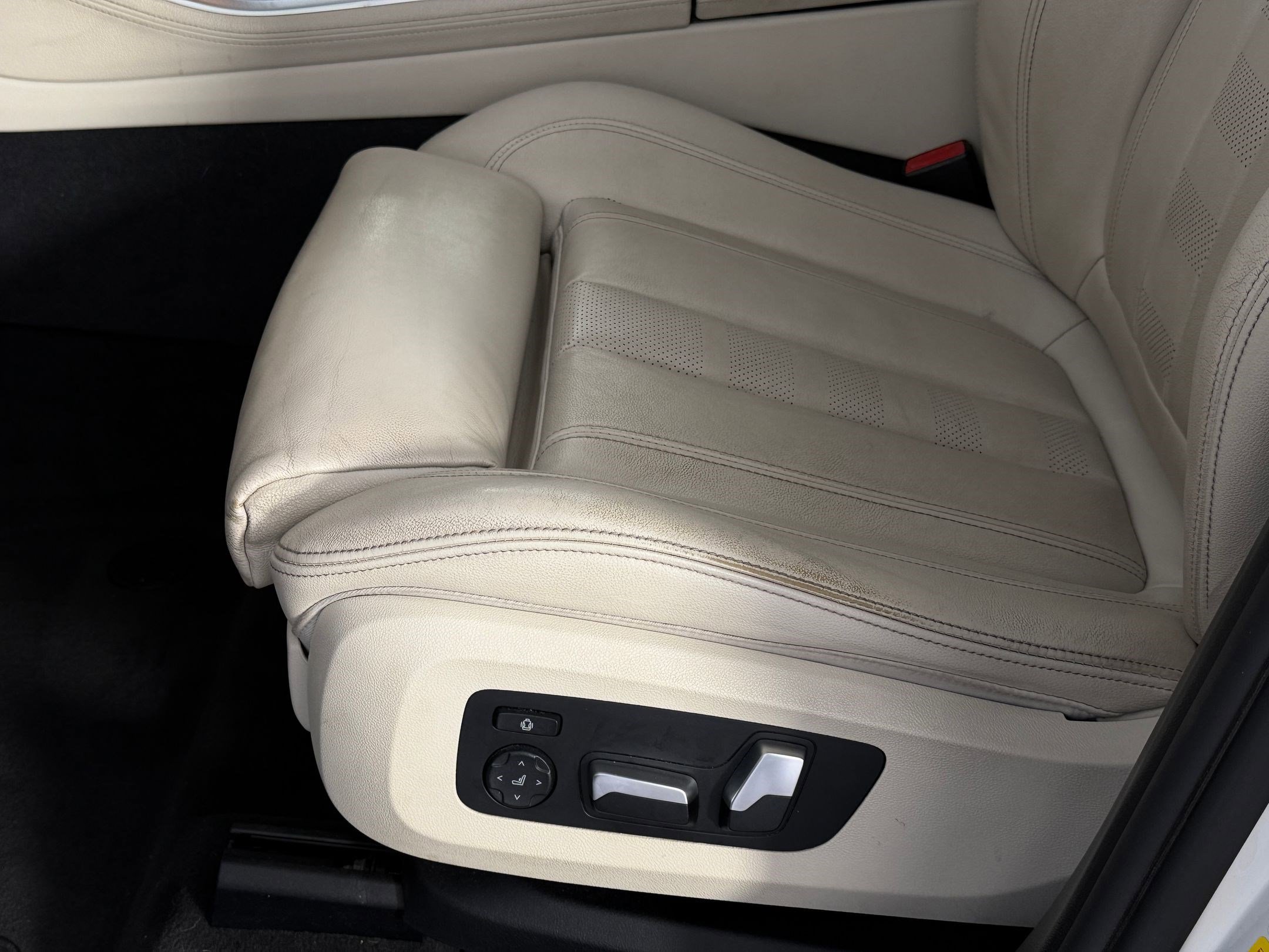 Used 2019 BMW X5 xDrive40i w/ Convenience Package AWD/4WD image 13