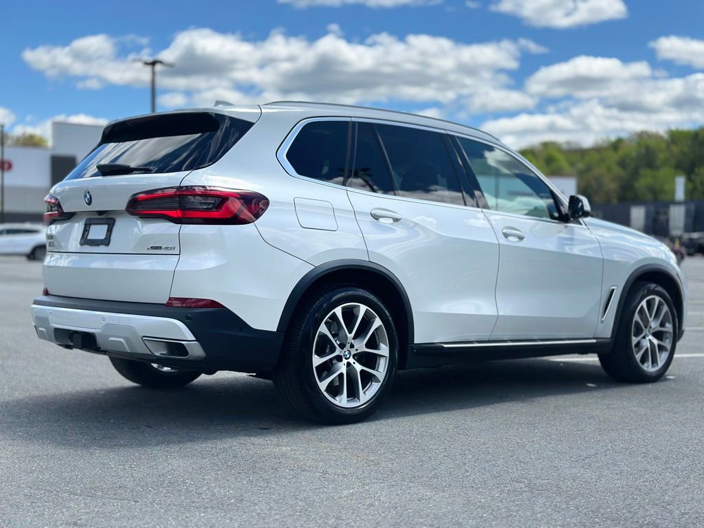 Used 2021 BMW X5 xDrive40i w/ Premium Package AWD/4WD image 4