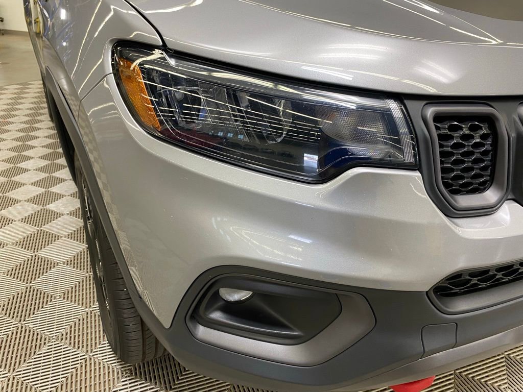 Used 2023 Jeep Compass Trailhawk image 3