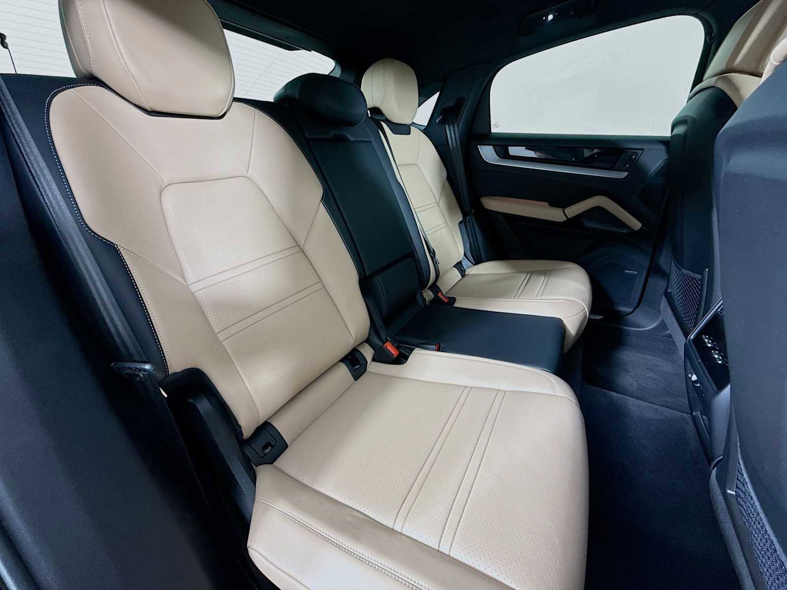 Certified 2026 Porsche Cayenne Coupe AWD/4WD image 27