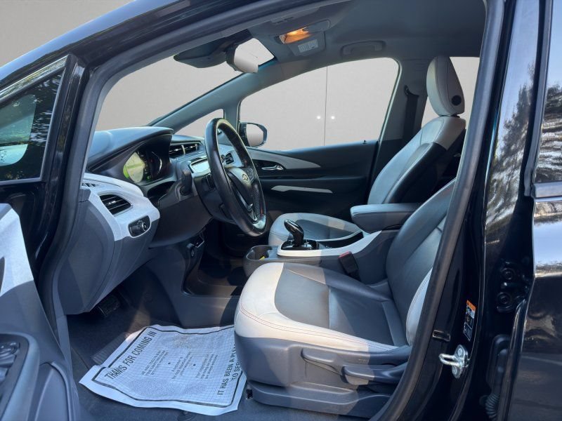 Used 2018 Chevrolet Bolt Premier w/ Driver Confidence II Package FWD image 9