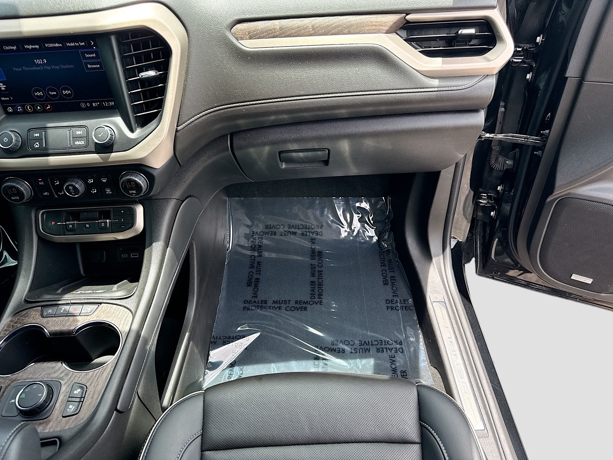 Used 2023 GMC Acadia Denali w/ Black Diamond Edition FWD image 18