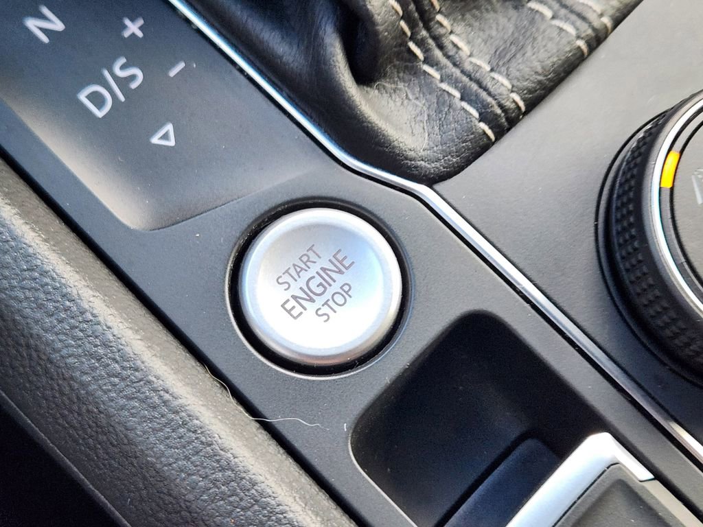 Used 2021 Volkswagen Atlas Cross Sport SEL Premium image 16