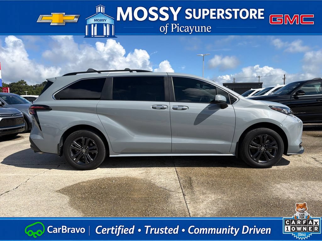 Used 2024 Toyota Sienna XLE Woodland Edition AWD/4WD image 7