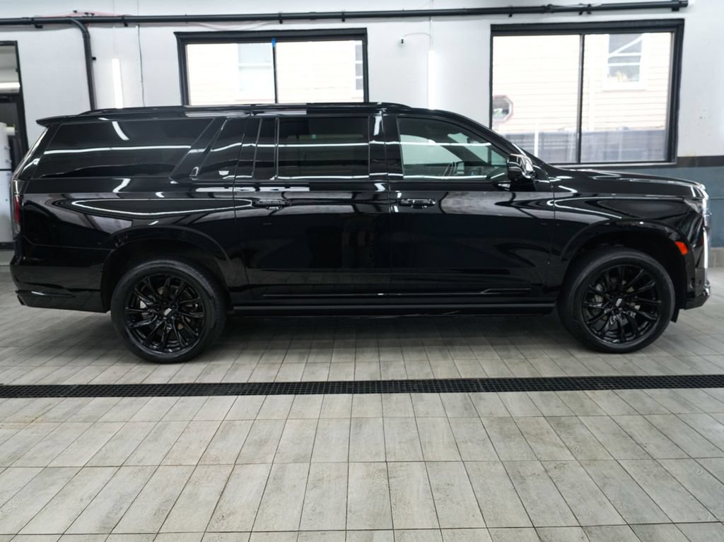 Used 2023 Cadillac Escalade ESV Sport w/ LPO, ONYX Package AWD/4WD image 5