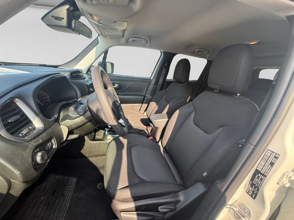 Used 2023 Jeep Renegade Latitude AWD/4WD image 19