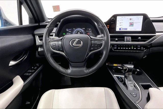 Used 2023 Lexus UX 250h FWD w/ Accessory Package (Z2) image 4