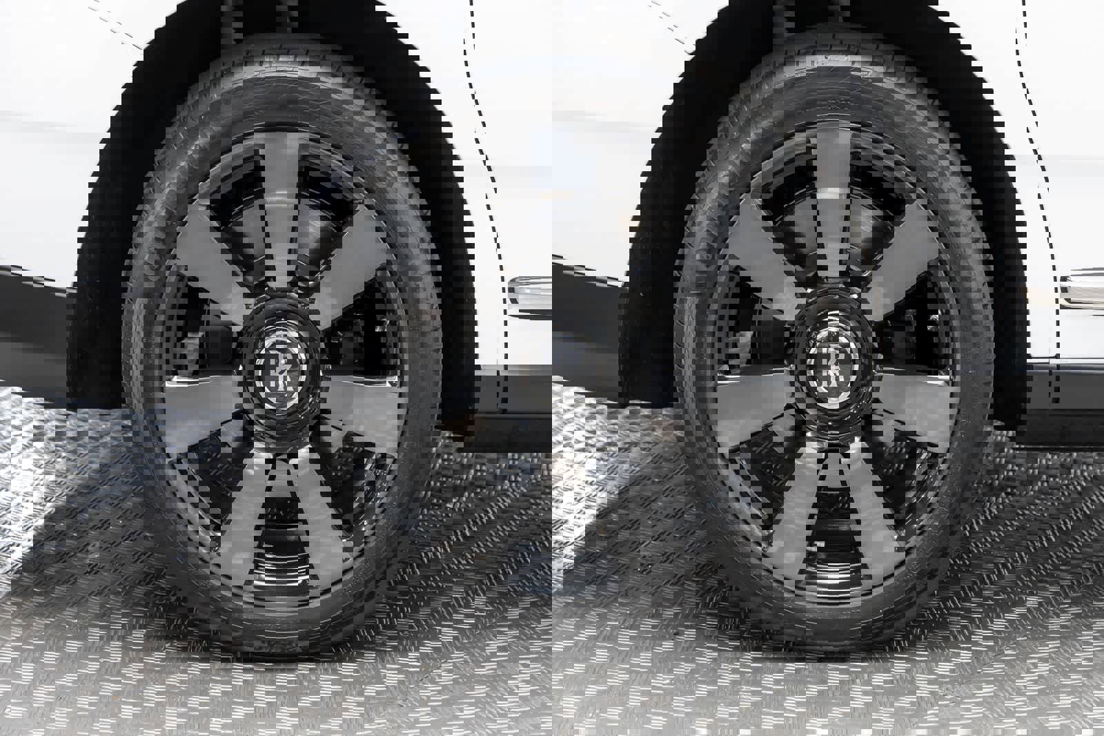 Used 2023 Rolls-Royce Cullinan w/ Cullinan Package image 60