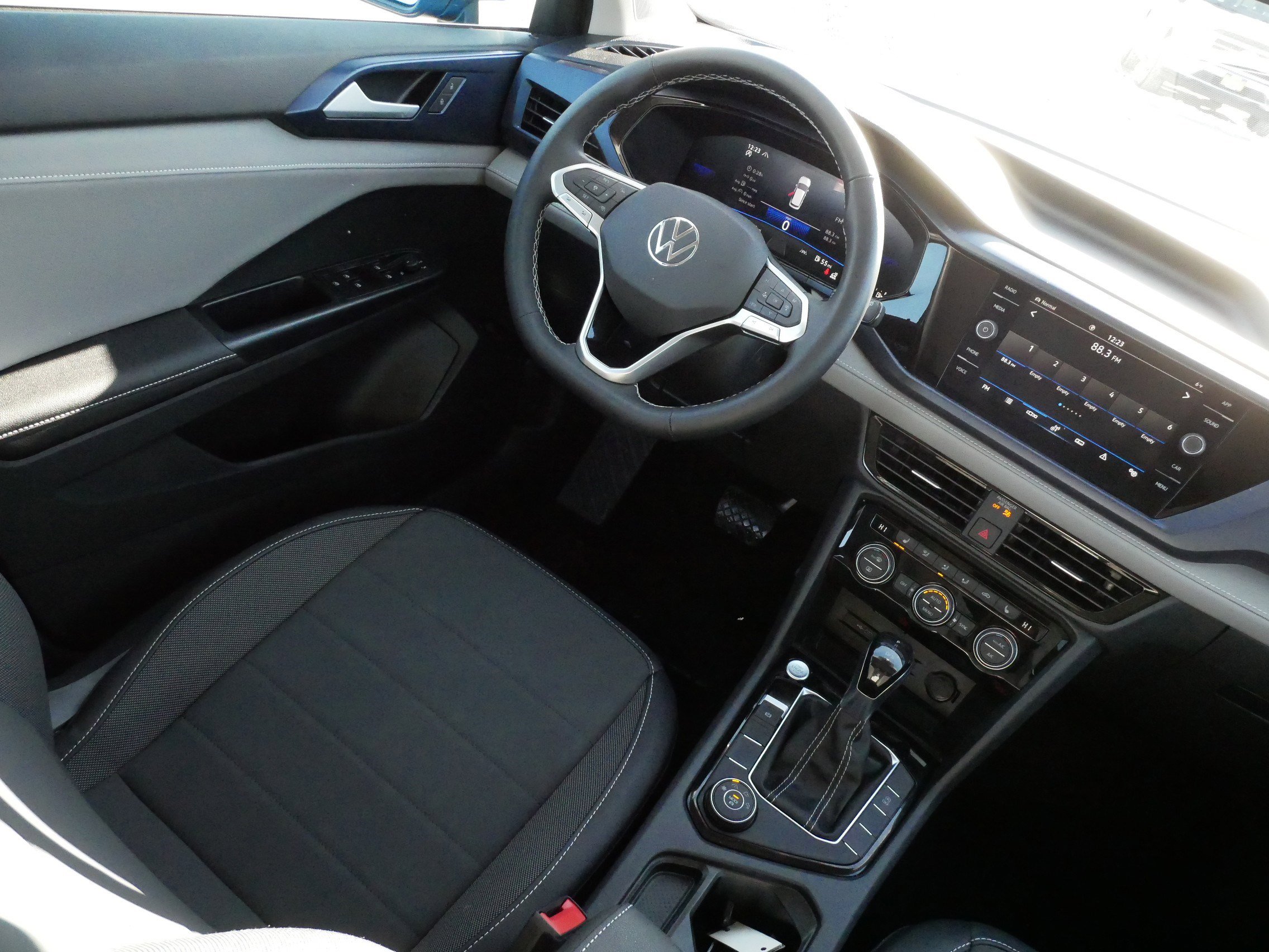 Certified 2024 Volkswagen Taos SE image 9