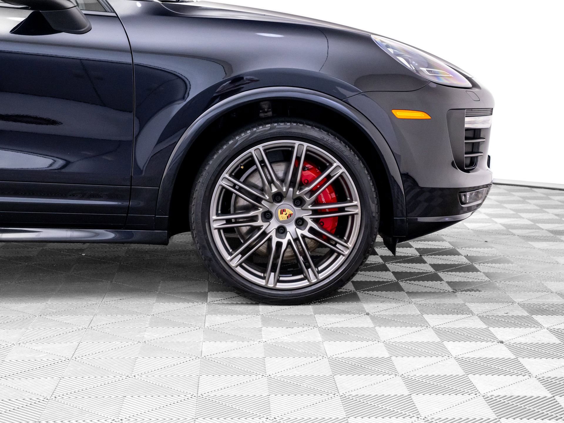 Used 2016 Porsche Cayenne GTS AWD/4WD image 33