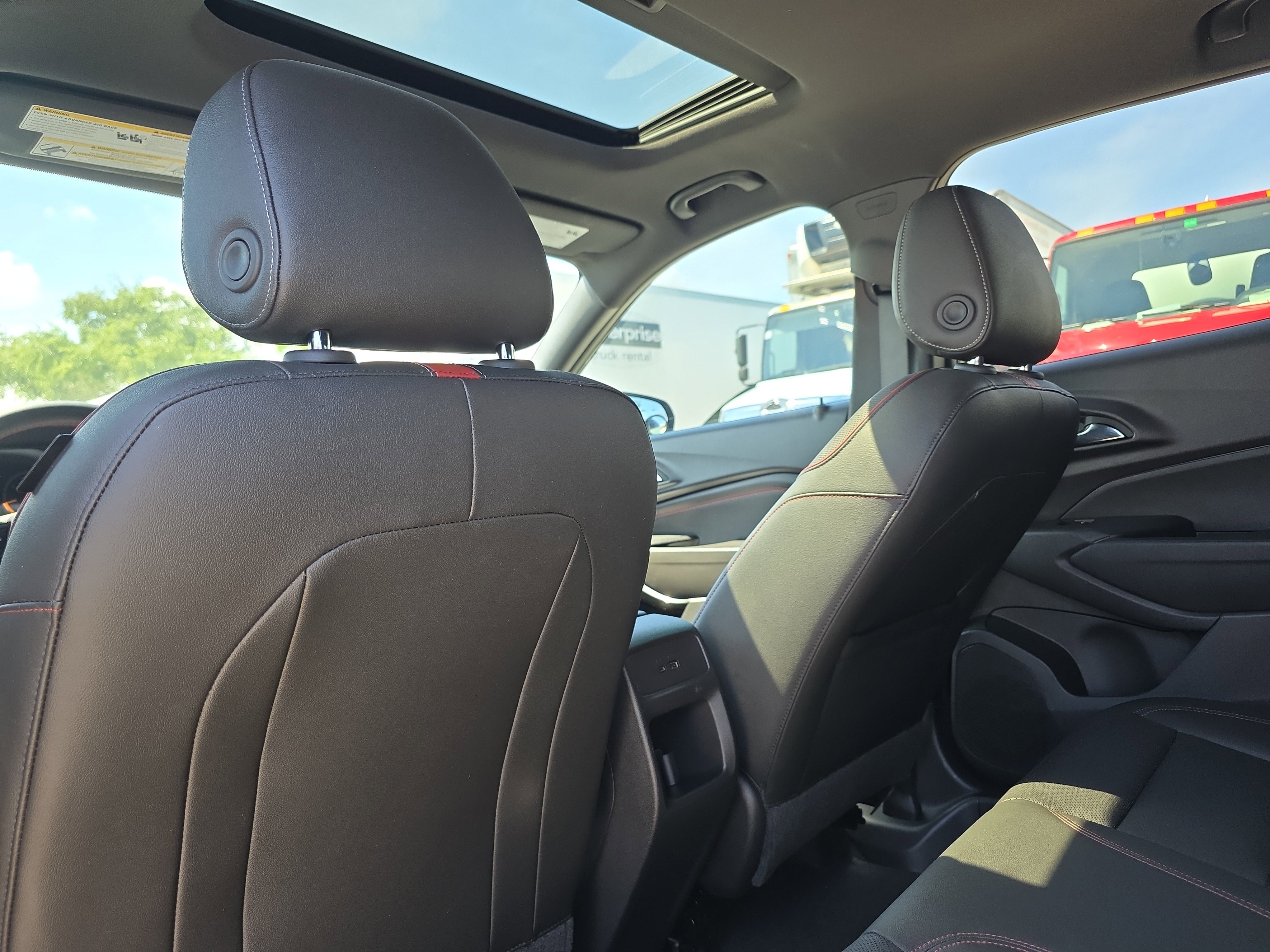 Used 2024 Chevrolet Trax RS w/ Sunroof Package image 17