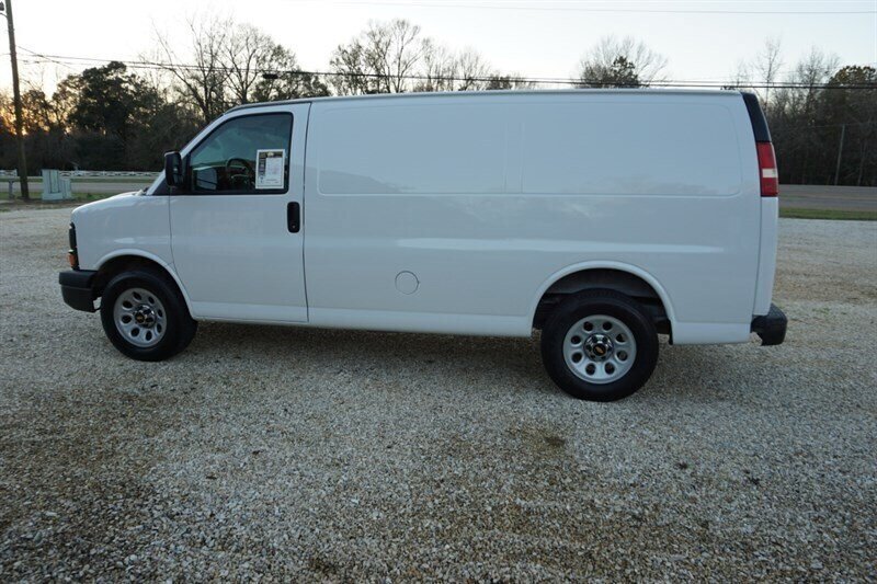 Used 2010 Chevrolet Express 1500 RWD image 10