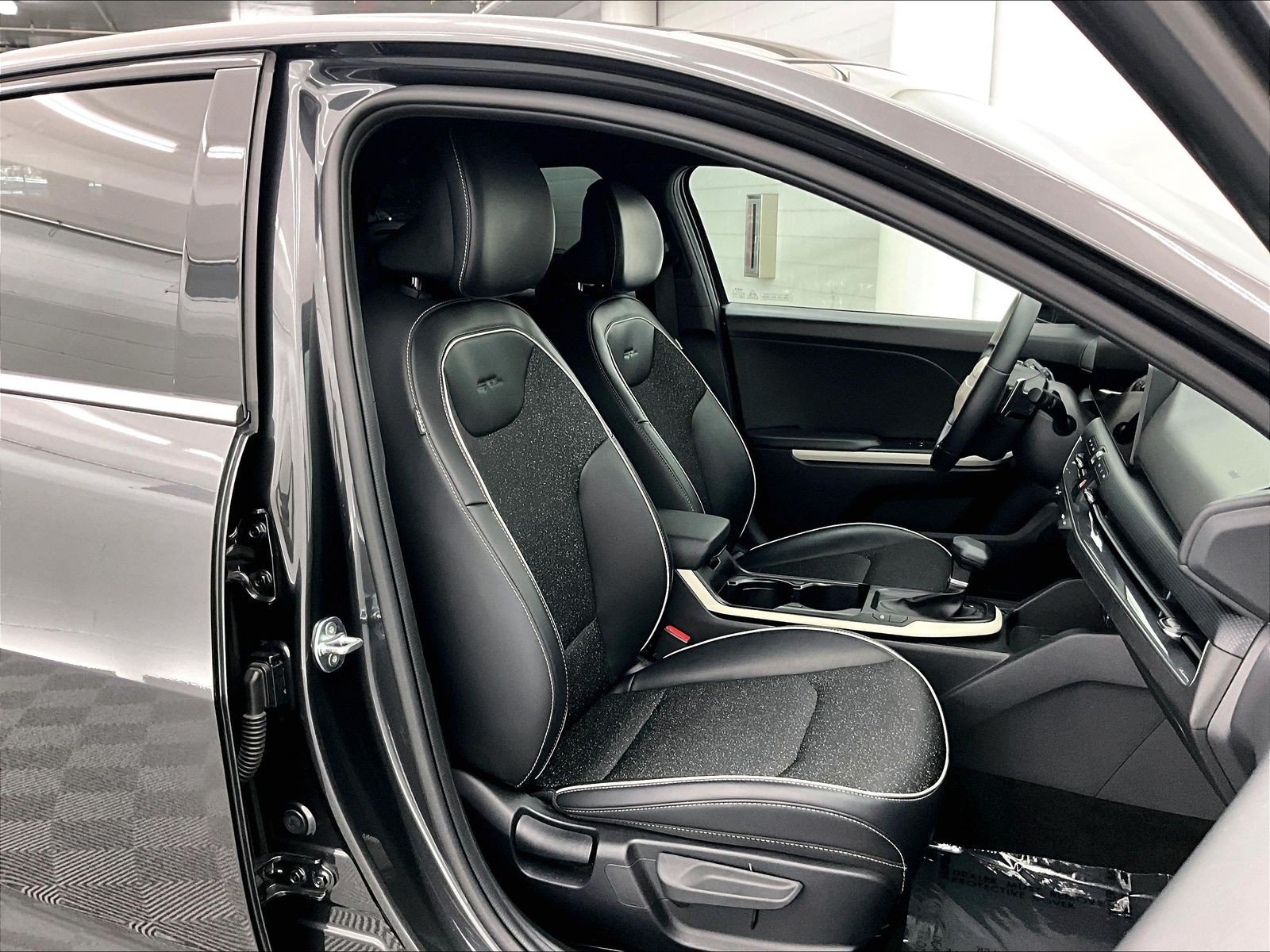 Used 2025 Kia K4 GT-Line w/ GT-Line Sunroof Package FWD image 6