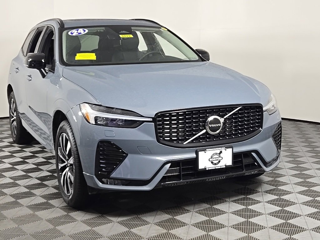 Used 2024 Volvo XC60 B5 Core w/ Protection Package Premier image 3