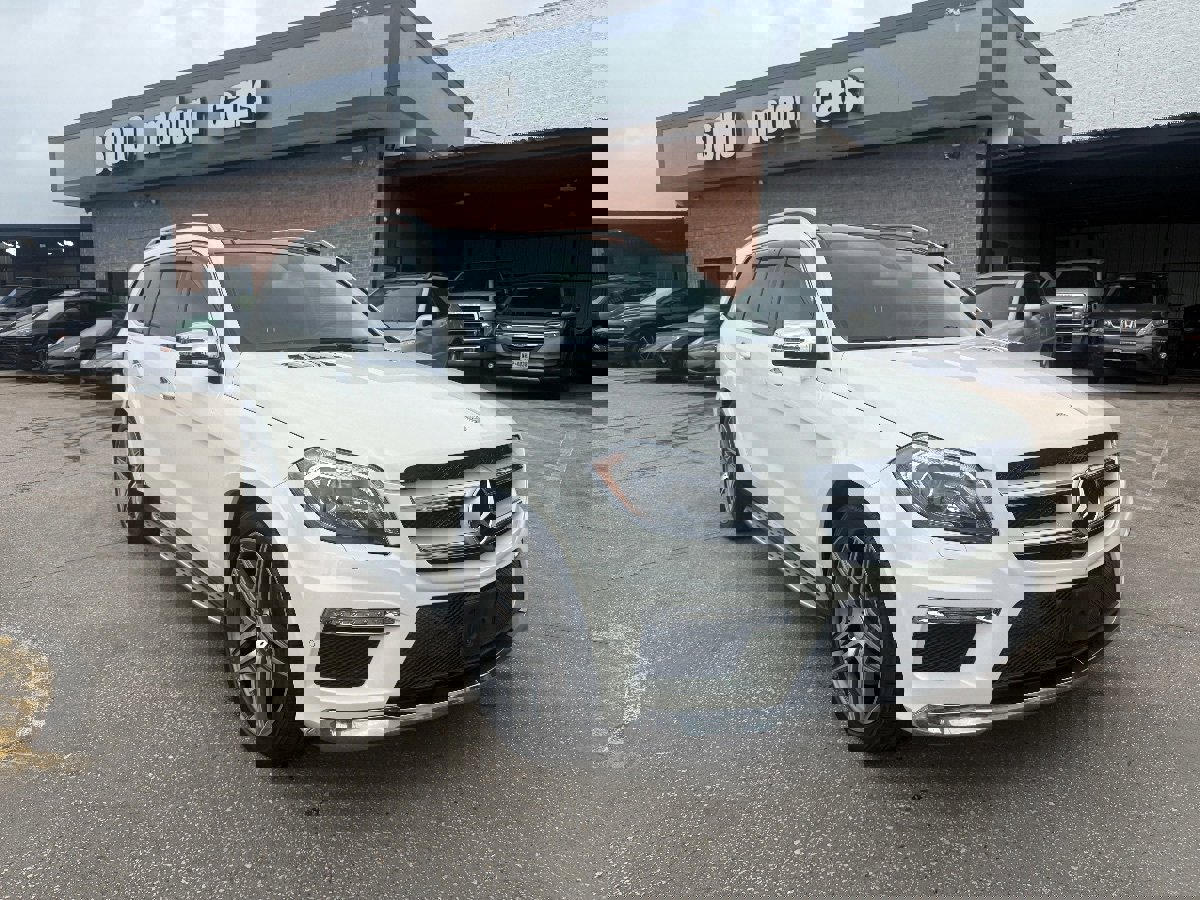 Used 2014 Mercedes-Benz GL 550 4MATIC image 3