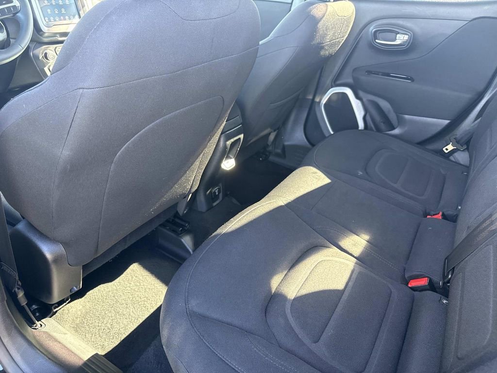 Used 2018 Jeep Renegade Latitude w/ Popular Equipment Group image 14