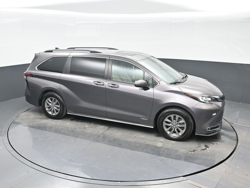 Used 2021 Toyota Sienna XLE image 23