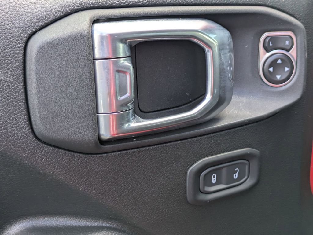 Used 2025 Jeep Wrangler Unlimited Rubicon AWD/4WD image 13