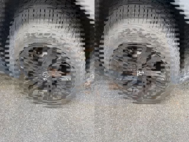 Certified 2023 Volkswagen Tiguan SE R-Line image 6