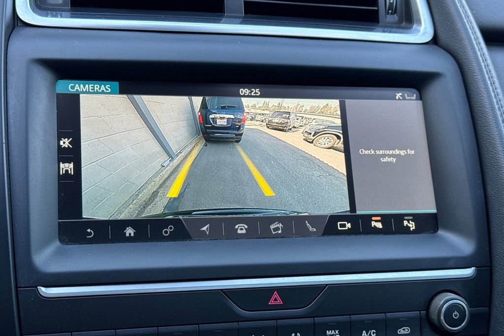 Used 2020 Jaguar E-PACE SE image 24