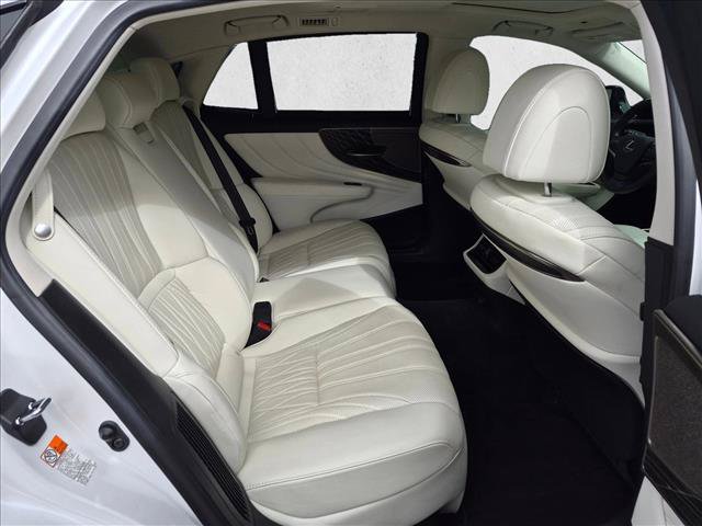 Used 2023 Lexus LS 500h AWD w/ Luxury Package image 18