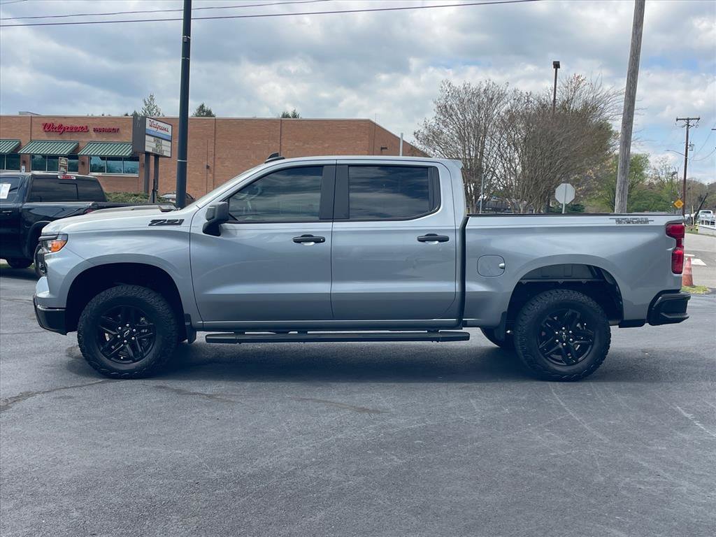 Used 2025 Chevrolet Silverado 1500 Custom Trail Boss w/ Dark Appearance Package image 4