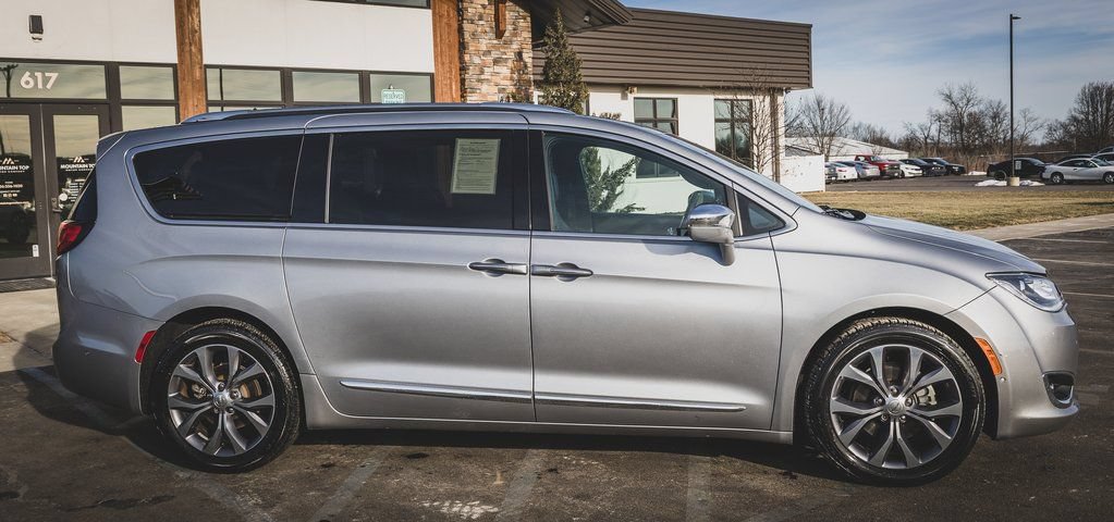 Used 2020 Chrysler Pacifica Limited FWD image 26