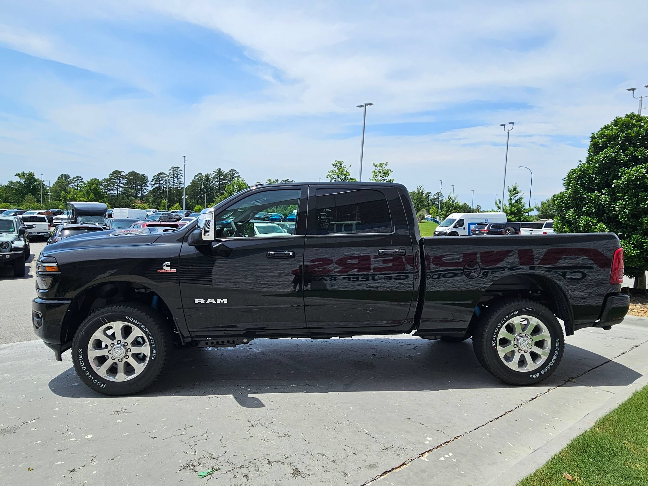 New 2026 RAM 2500 Laramie w/ Sport Appearance Package AWD/4WD image 4