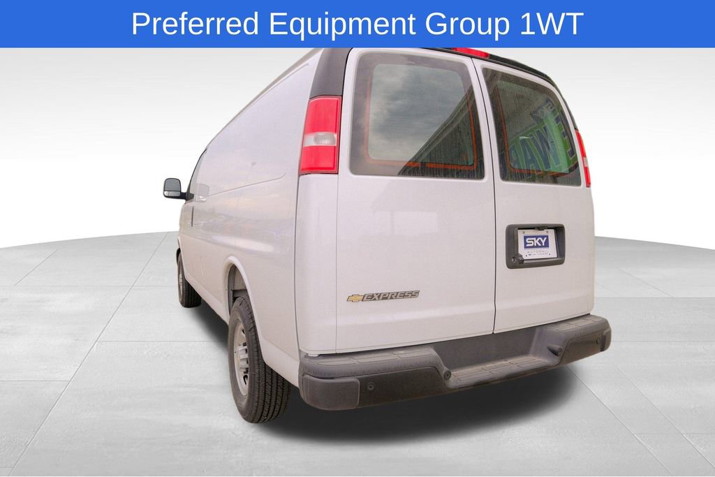 Used 2025 Chevrolet Express 2500 w/ Driver Convenience Package image 4