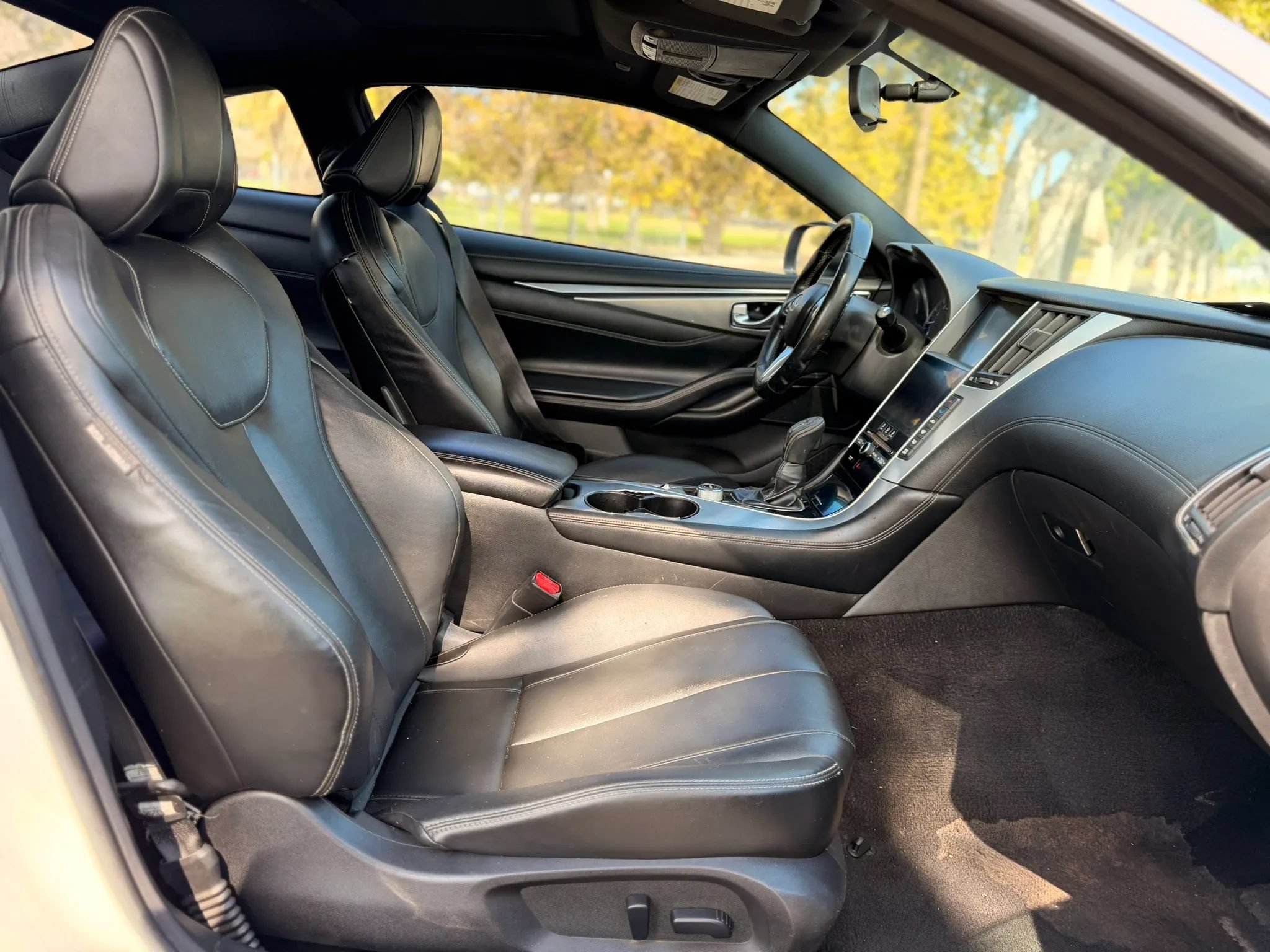 Used 2017 INFINITI Q60 2.0t w/ Moonroof Package RWD image 13