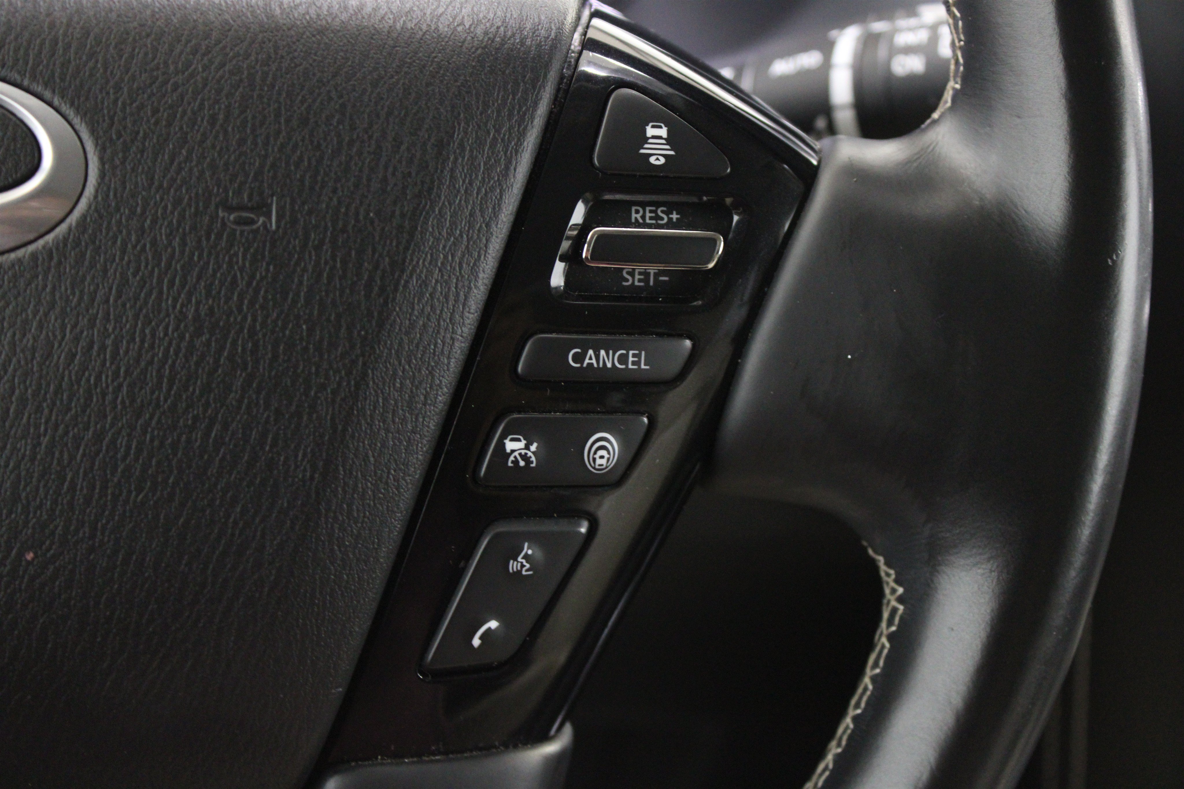 Used 2022 INFINITI QX80 Premium Select w/ All-Season Package RWD image 10