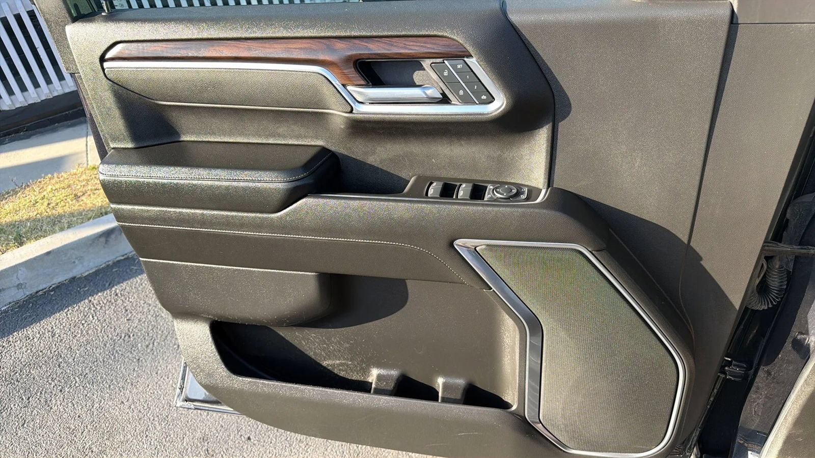 Used 2025 GMC Sierra 1500 SLT RWD image 14